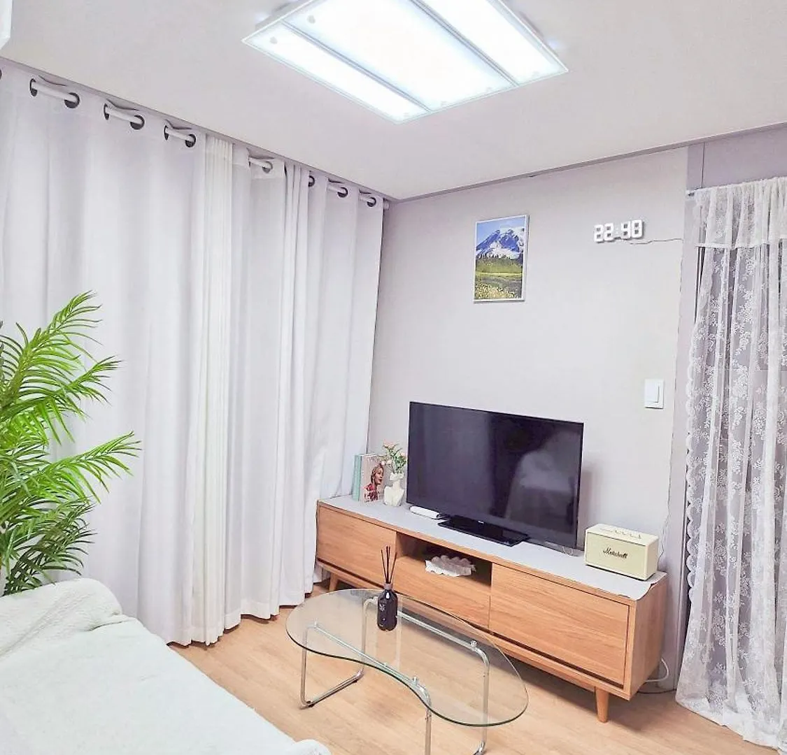 Artistay #6 - Pet Friendly - 1 Room - Party Room - Sillim Station Danggok Station - 2 Person Seoul 0*,  Sydkorea